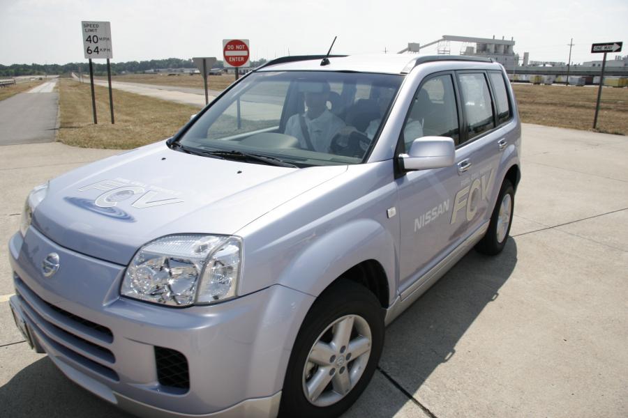  Nissan X-Trail FCV 2002 года  (фото 25 из 25)